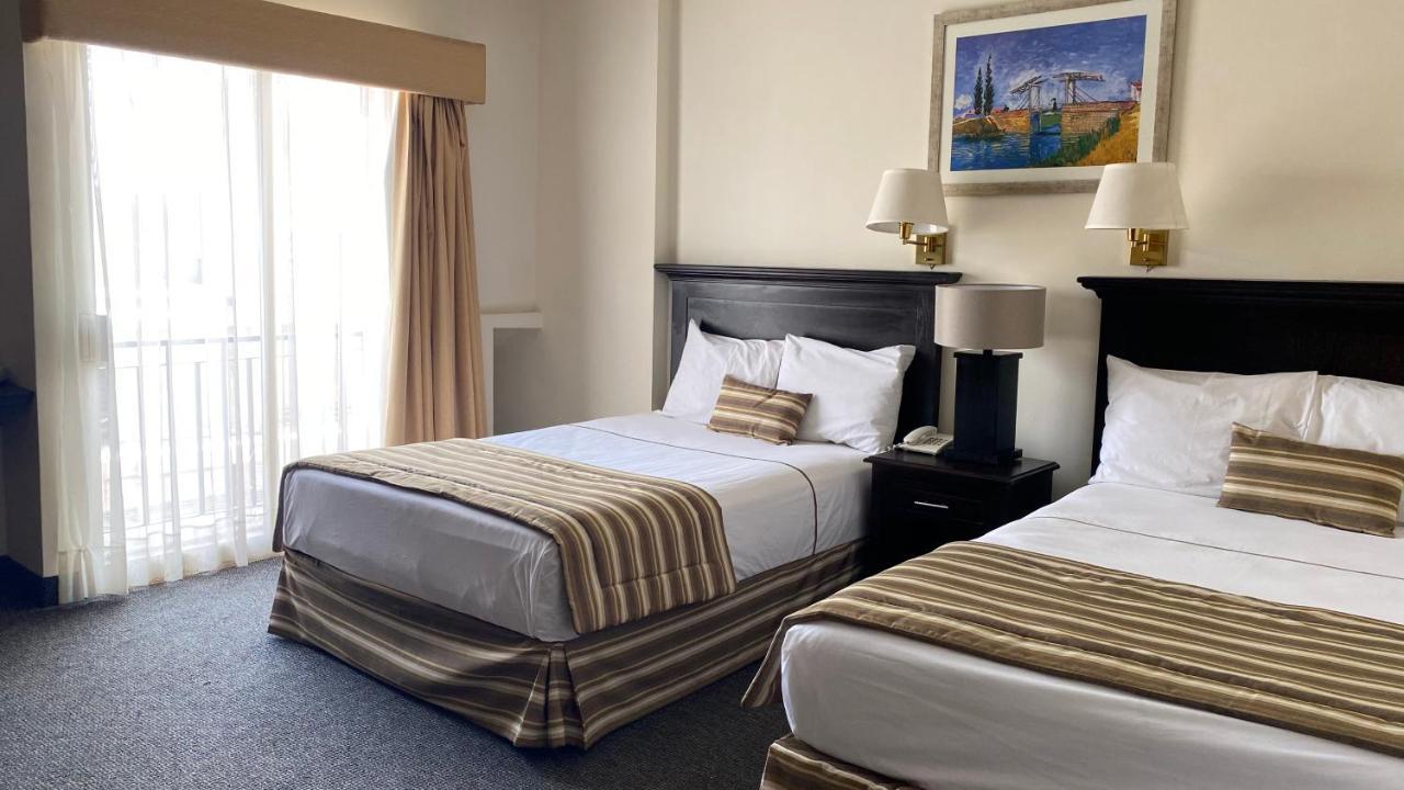 Hotel Zafra โทร์เรออน ภายนอก รูปภาพ