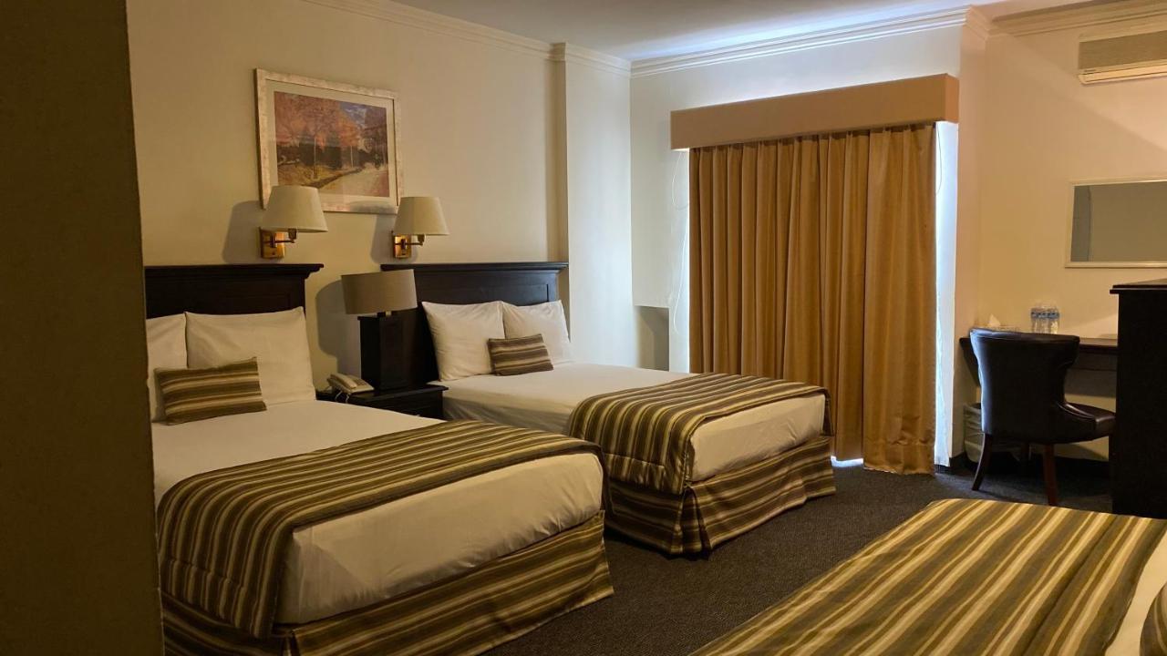 Hotel Zafra โทร์เรออน ภายนอก รูปภาพ