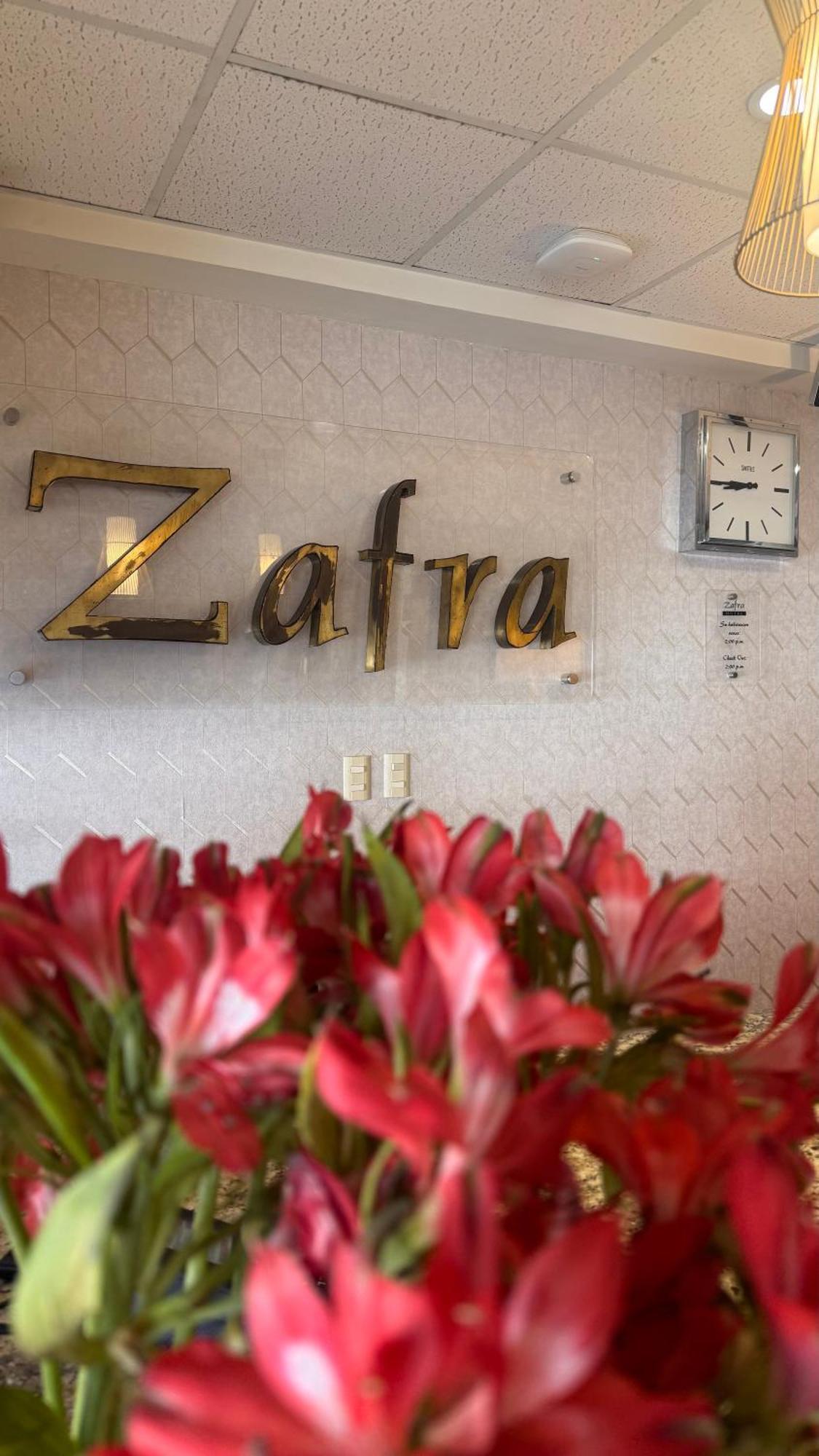 Hotel Zafra โทร์เรออน ภายนอก รูปภาพ