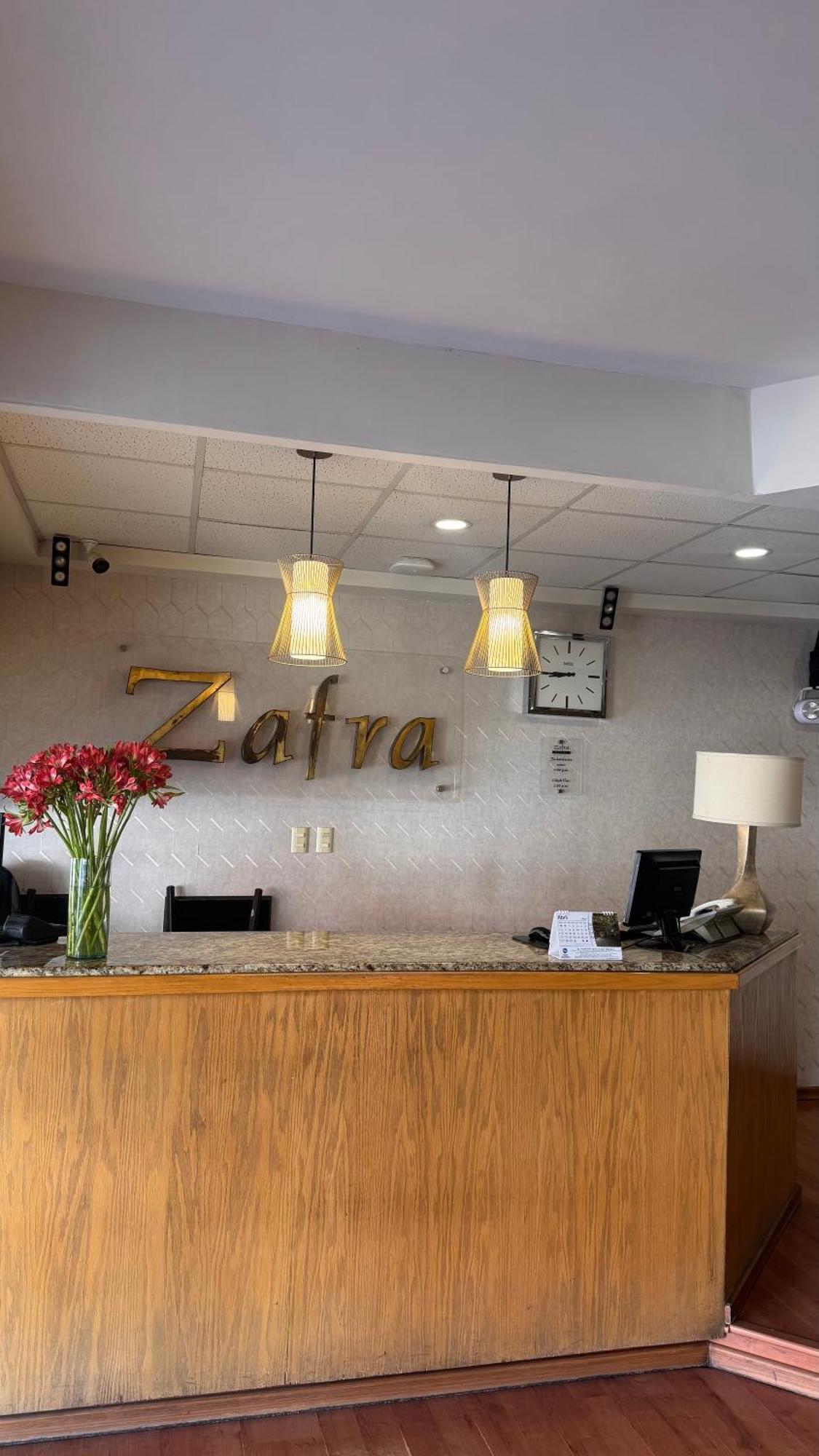 Hotel Zafra โทร์เรออน ภายนอก รูปภาพ